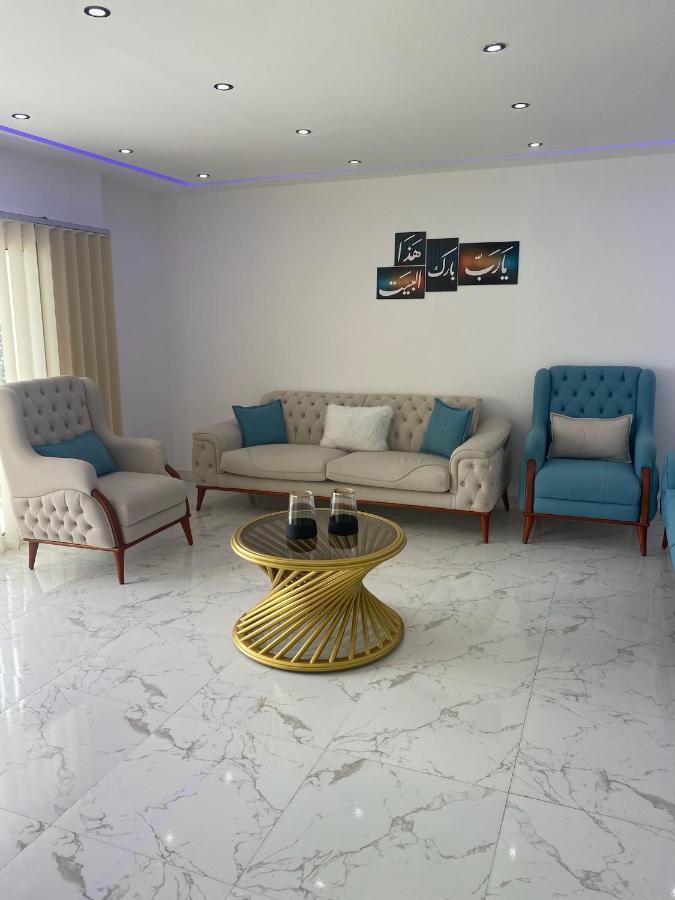 Blue Whale Front Centre Apartment